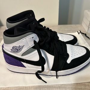 Air Jordan 1 mid SE Varsity Purple